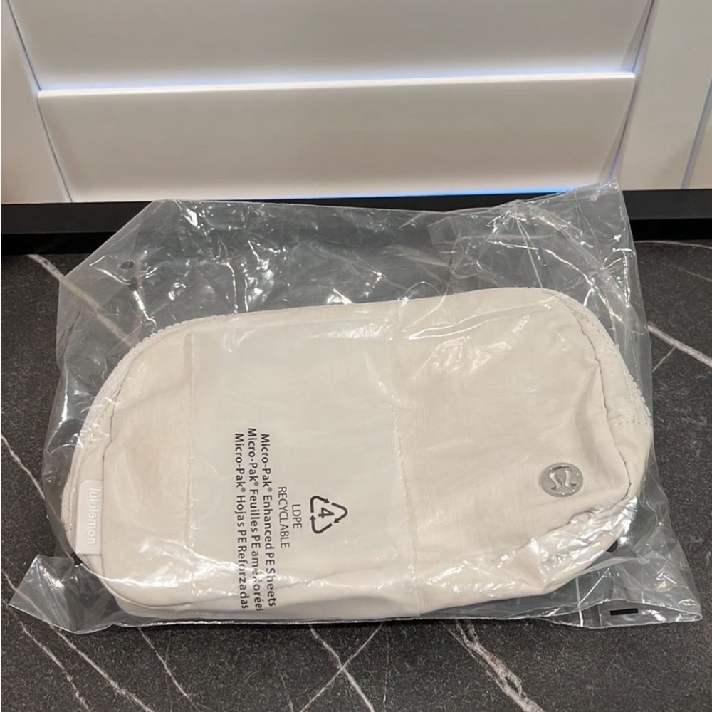 NWT- Lululemon Belt Bag- White Opal-1L